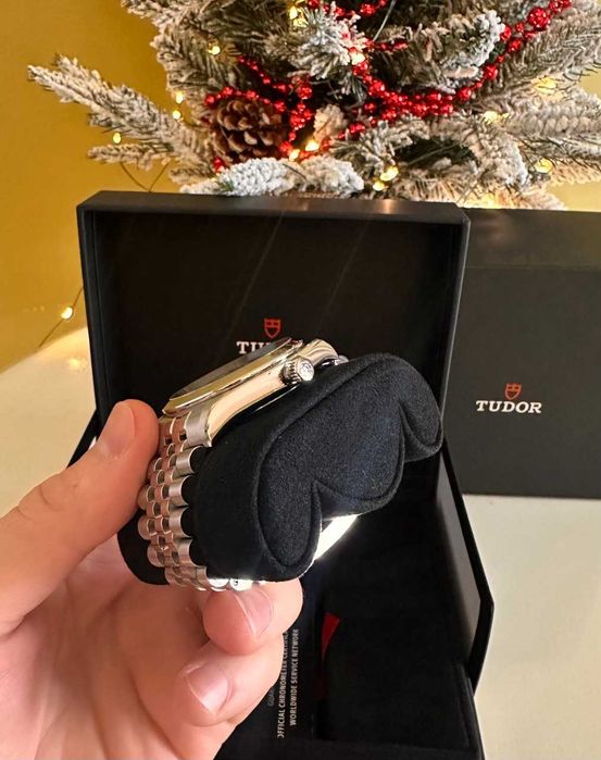 Tudor black bay one 41, часы