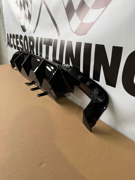 Difuzor bara spate model M5 BMW seria 5 F10(2010-2017) negru lucios