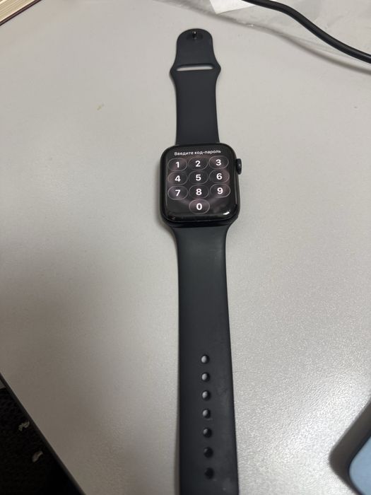 Продам часы Apple watch SE