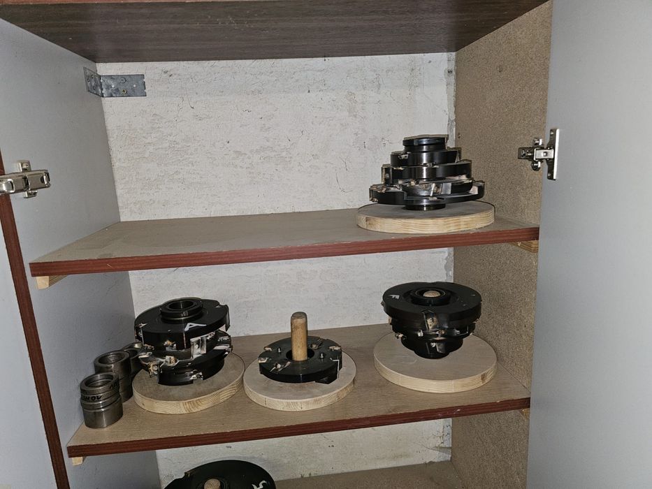 Freza usi si ferestre Okoma