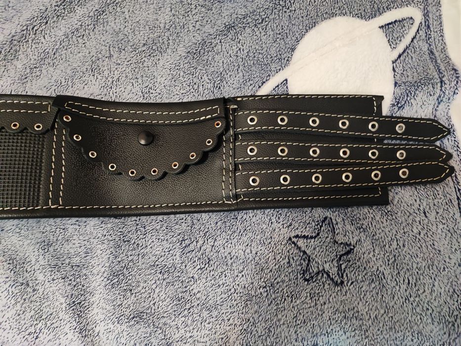 Vând pălării și chimir noi