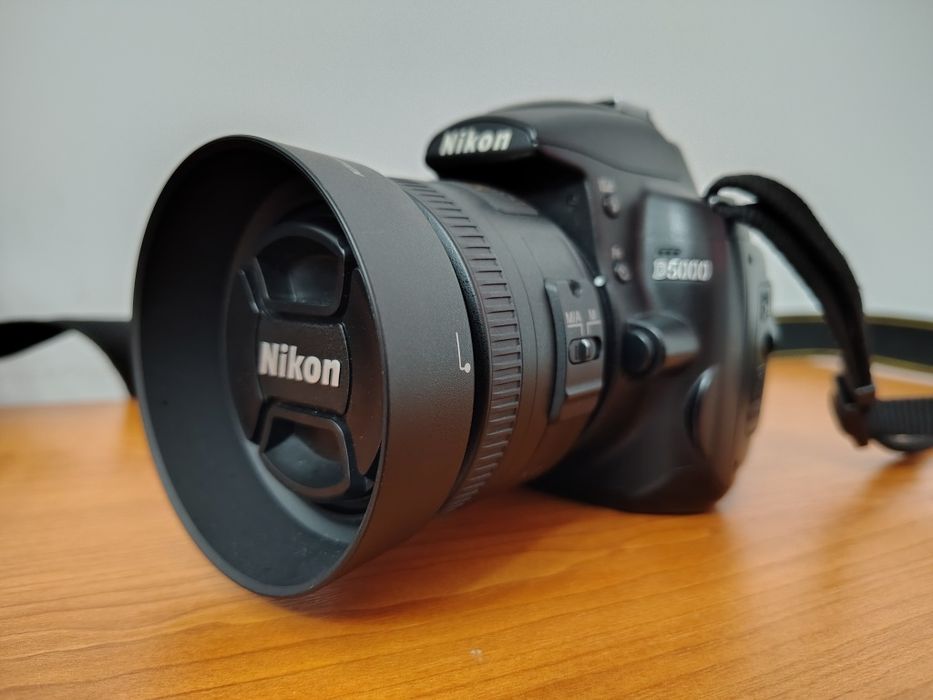 Nikon D5000. 2 Obiective + Trepied.