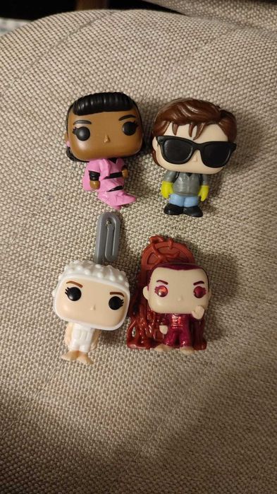 Продам коллекционные фигурки очень странные дела