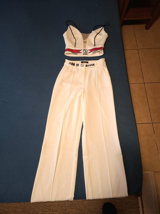 Продавам комплект на ALESSA с размер XS 
цена