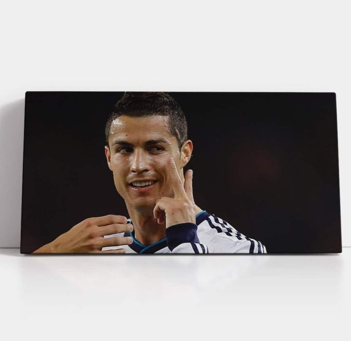 Tablou Cristiano Ronaldo fotbalist alb maro pentru living, birou.