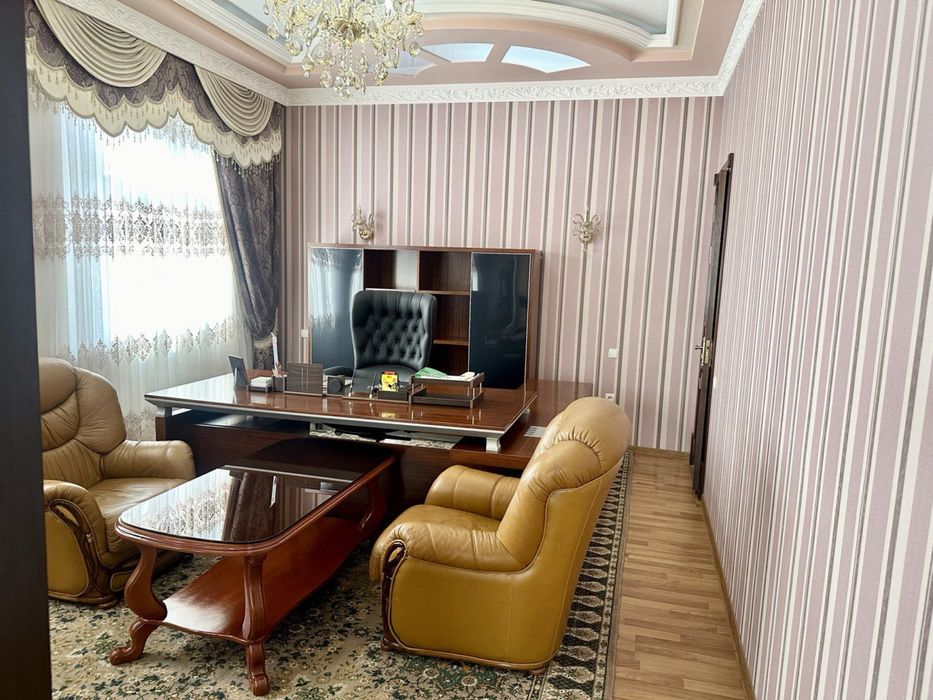 Гранд мир Отель! Сдаётся 10 ком евро дом под офис или под жилье! Срочн