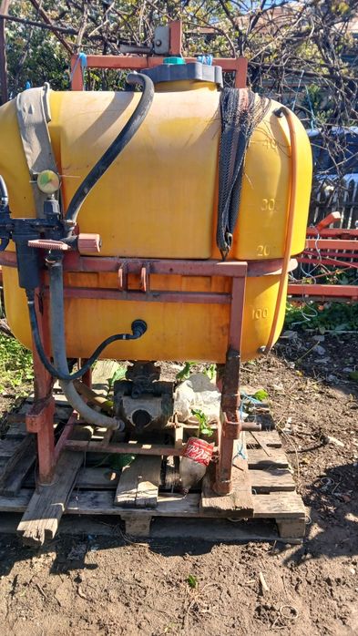 Bazin de stropit 400 litri în stare buna