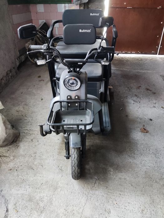 Триместна триколка