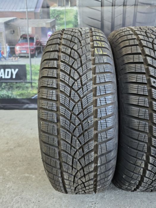 215/65/16 Goodyear 4бр
