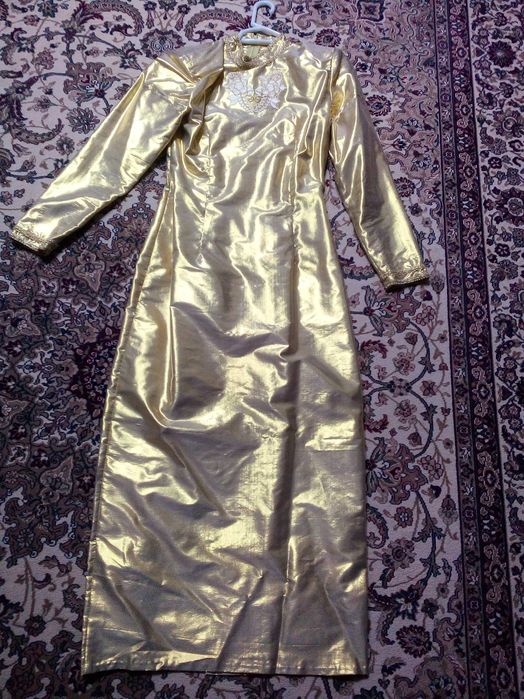 Национальная одежда и халаты по 100 тыс(обувь отдам БЕСПЛАТНО)