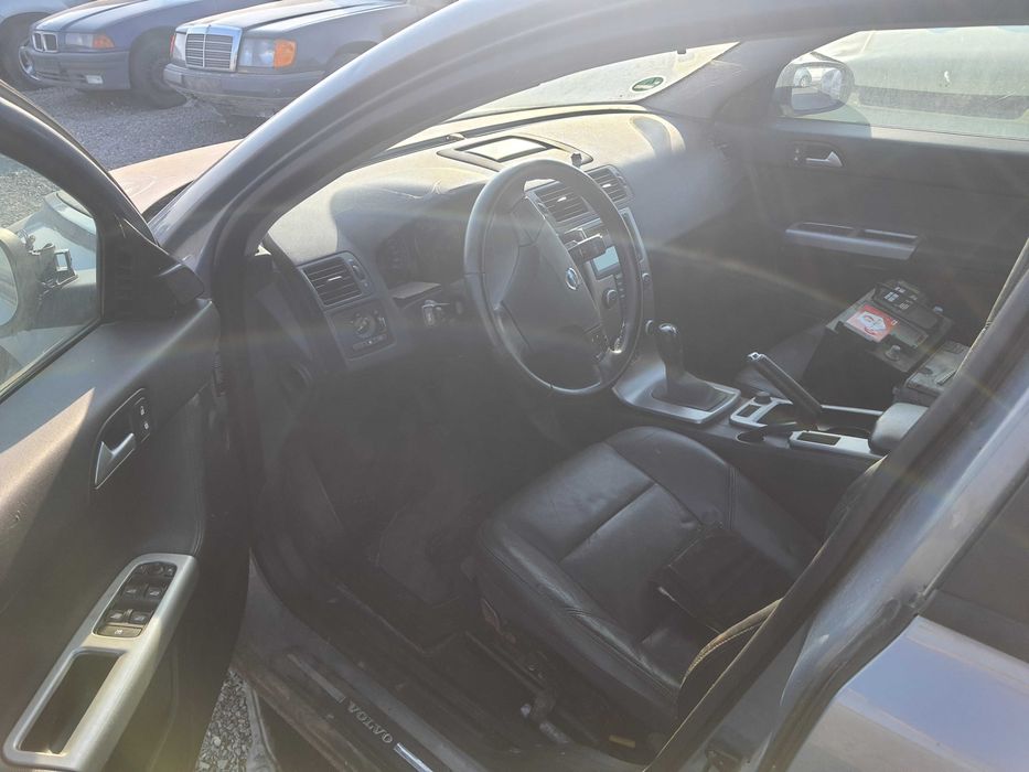 На части! Volvo V50 2.0D