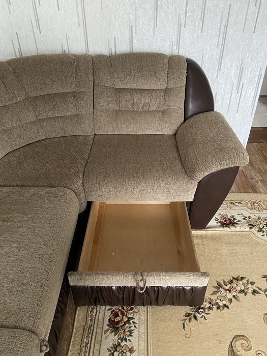 Продам диван в гостиную