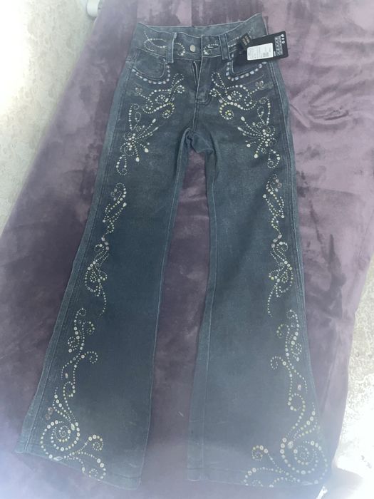 джинсы с принтом стразы, клеш