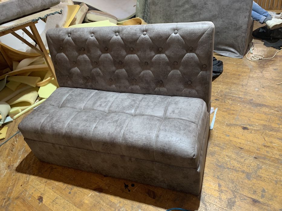 Диван в кафе. Диваны в ресторан. Качественные диваны