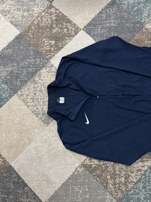 Мъжка ветровка Nike