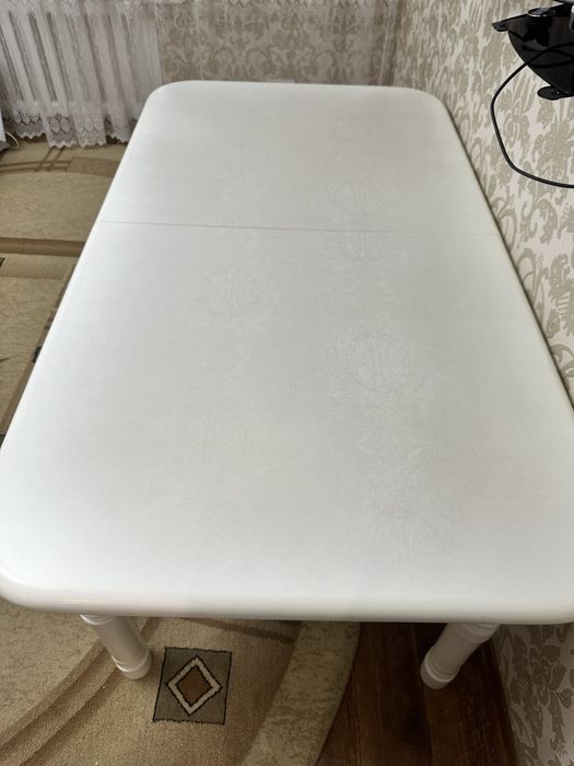 Продам стол для гостиной