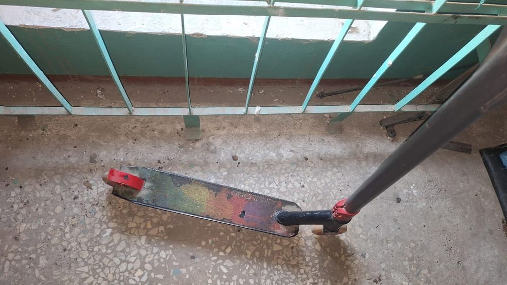 Самокат трюковой продам.