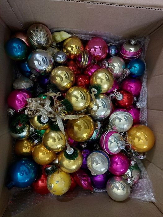 Продаются ёлочные игрушки