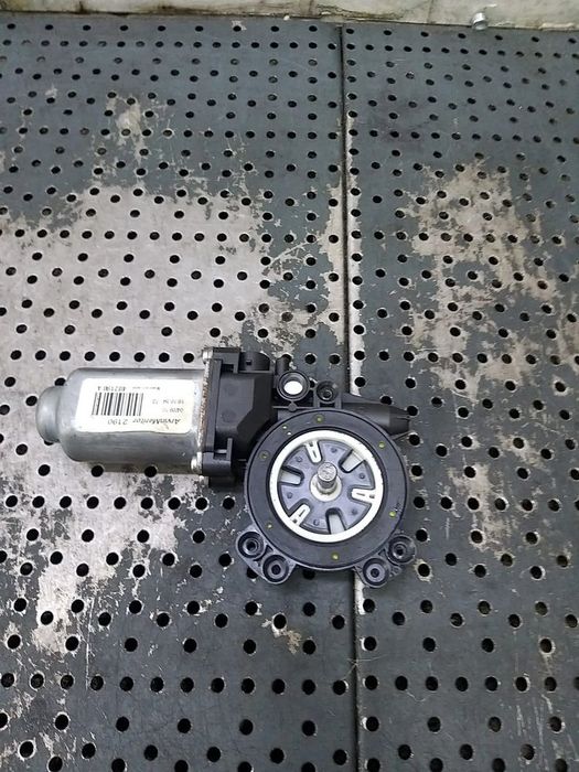 Motoras macara dreapta spate nissan qashqai j10 nj10 jj10e 402190a