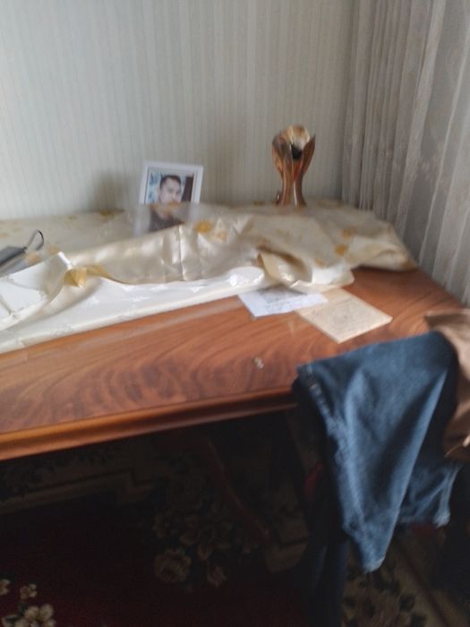 Продам стол и стульями