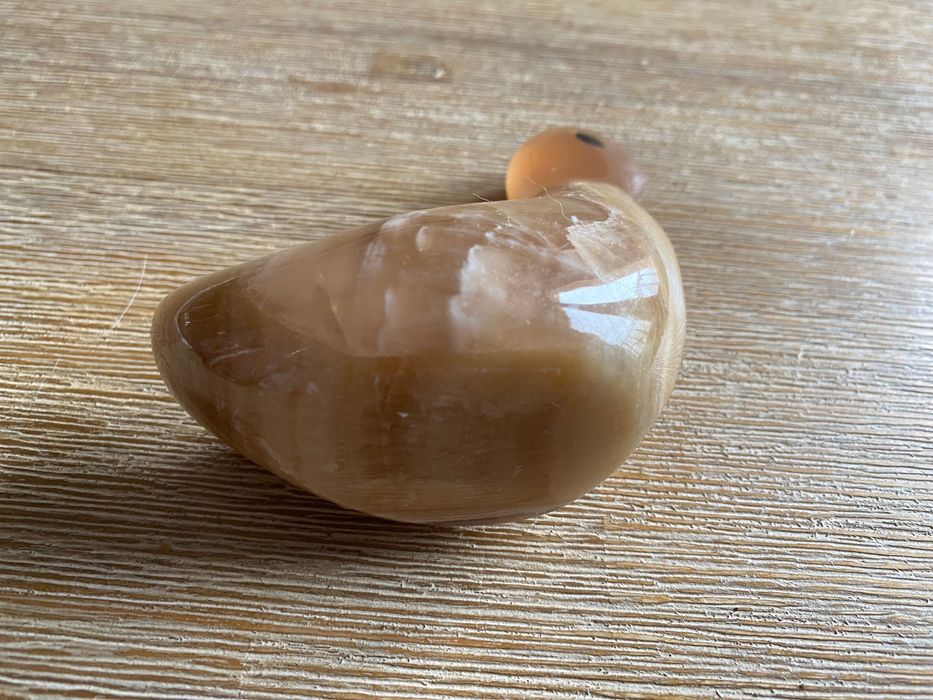 Красива птица от оникс