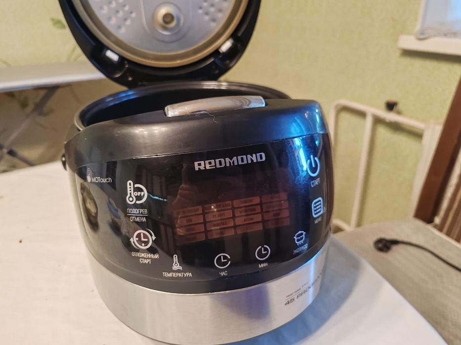 Мультиварка Redmond RMC-M95