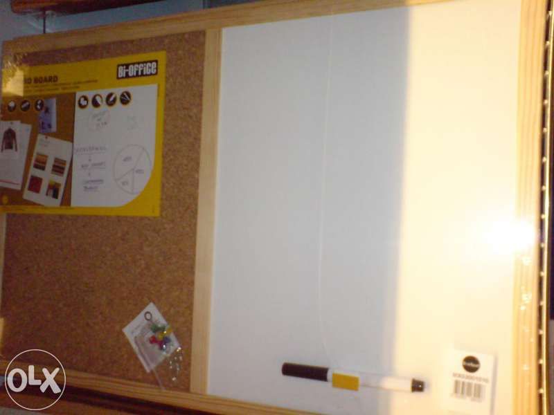 Бяла дъска за писане, чертане, рисуване с дървена рамка 40x60 см. и 60