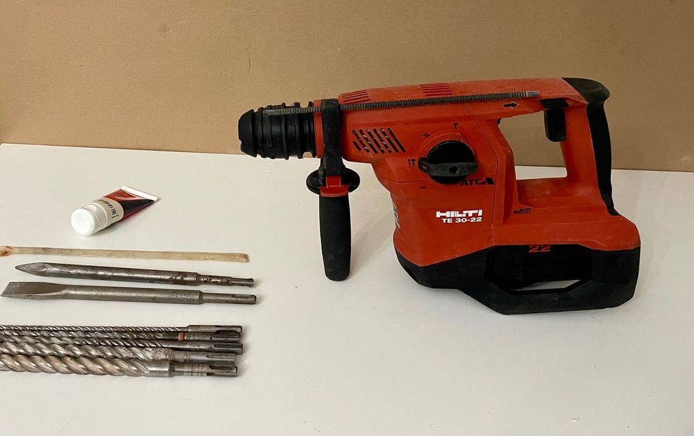 Hilti TE30 Nuron fabricație 2024 cu baterie de 8Ah