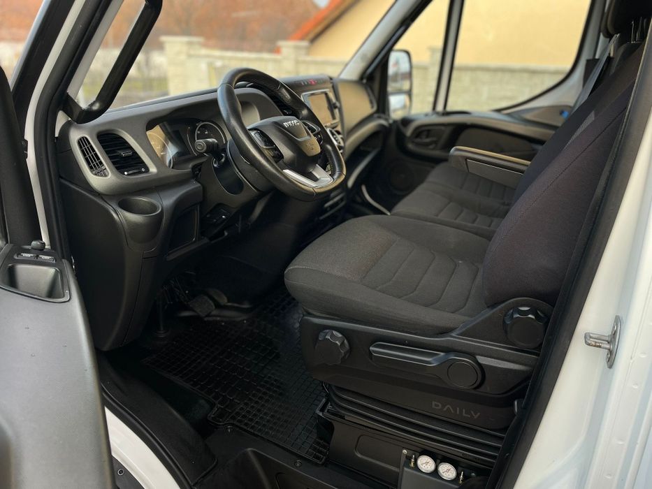 Iveco daily 2 buc manual si automat  15 euro paleti An 2022 cât B  3.5