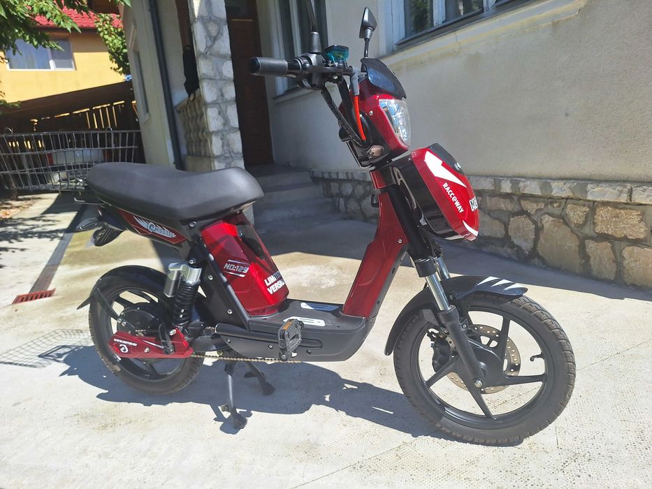 Vând scuter electric model Sport deosebit