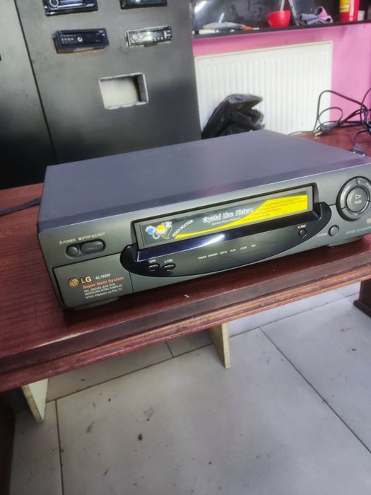 Video kasetta sotiladi