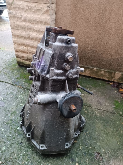 Продавам  скоростна кутия за vw LT