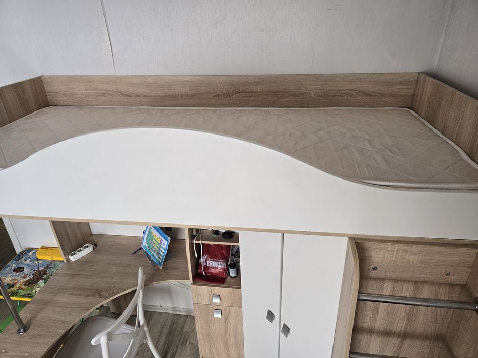 Кровать чердак, детский уголок.