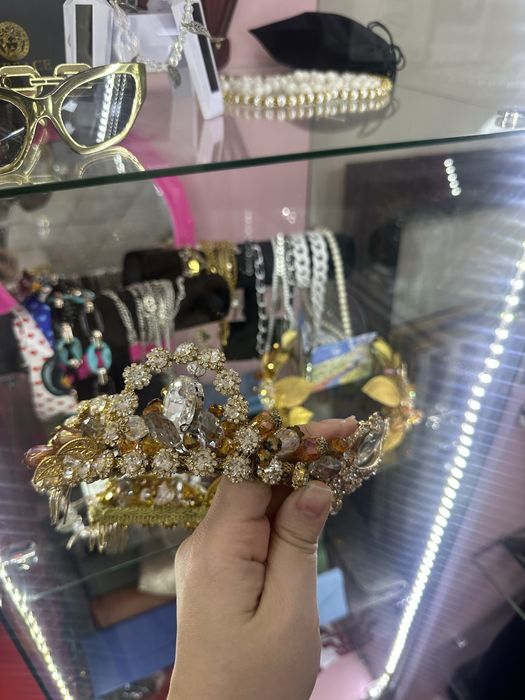 Корона в золоте из хрусталя