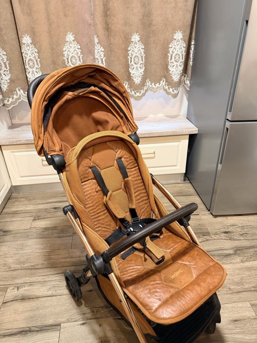 Vând cărut sport Leclerc putin folosit