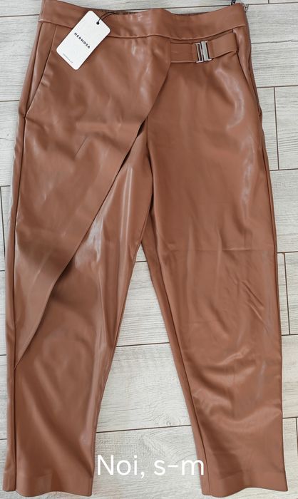 Bluza zara nasturi bijuterie pantaloni camasa piele