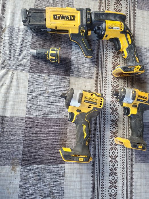 Vând scule dewalt pe acumulatori