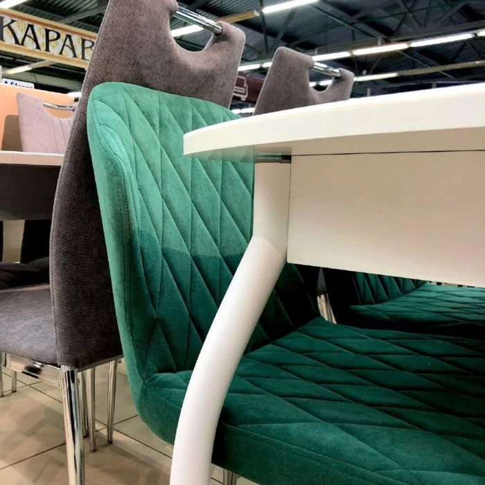 Кухонный стол и стулья