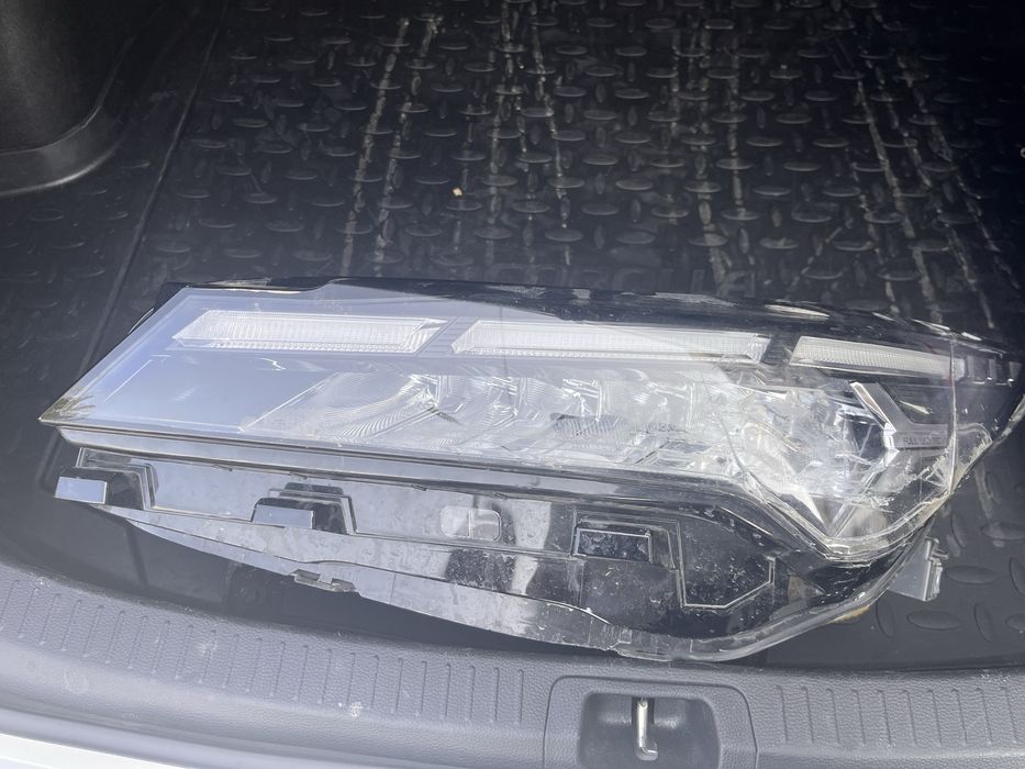 Продам фару на Geely Coolray, оригинал левую