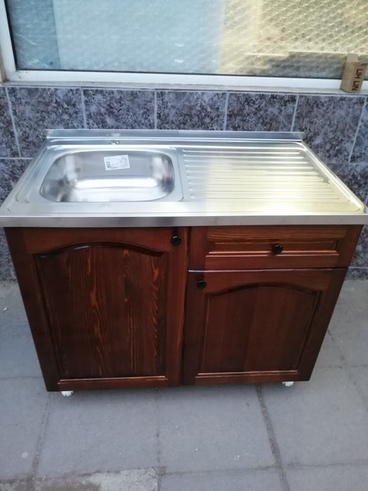 Нов кухненски шкаф с мивка бордова с дървесни врати