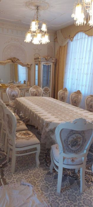 стол стуля на 12 персон
