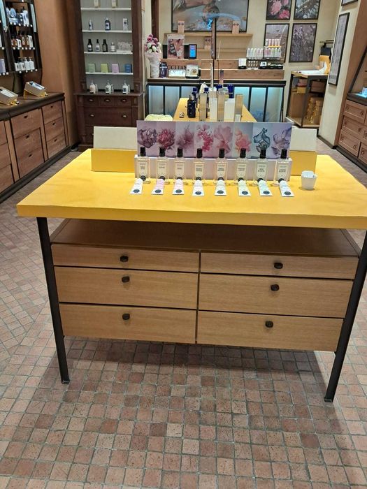 Продам мебель для магазина