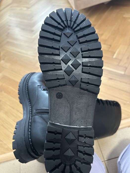 Високи зимни ботуши с връзки