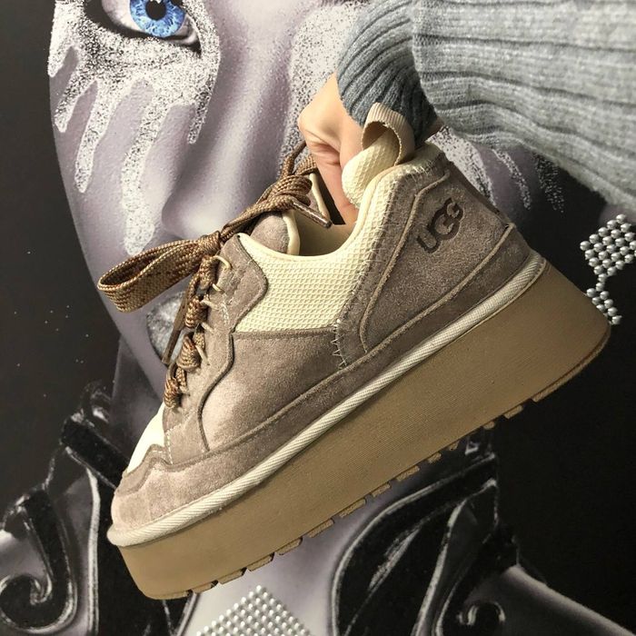 Ugg uri dama imblanite