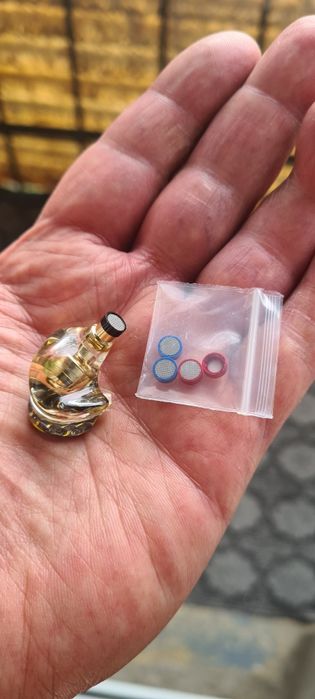 Продам качественные,  мощные наушники