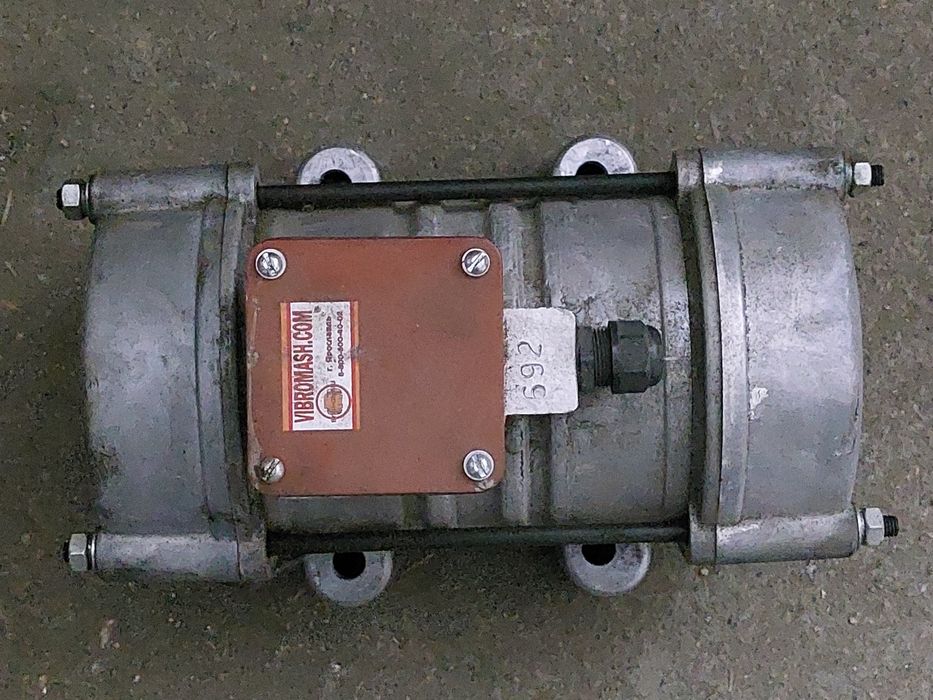 Вибратор площадочный ВИ-98Б 0.9 квт.