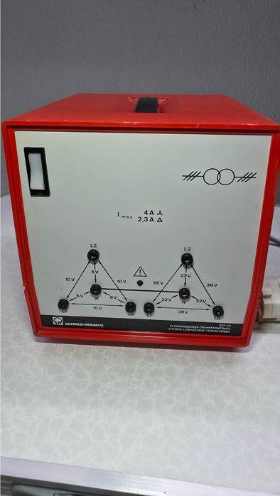 Трансформатор, регулатор и трифазен трансформатор за ниско напрежение.