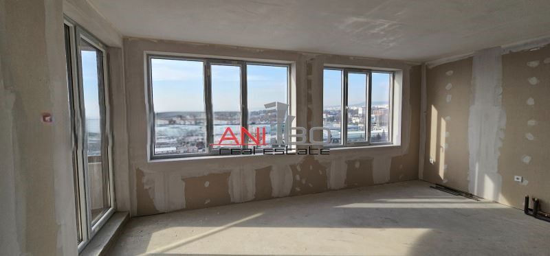 Продава се Тристаен апартамент в Варна, Трошево - 115 кв.м за 2000 €/кв.м - Снимка #2