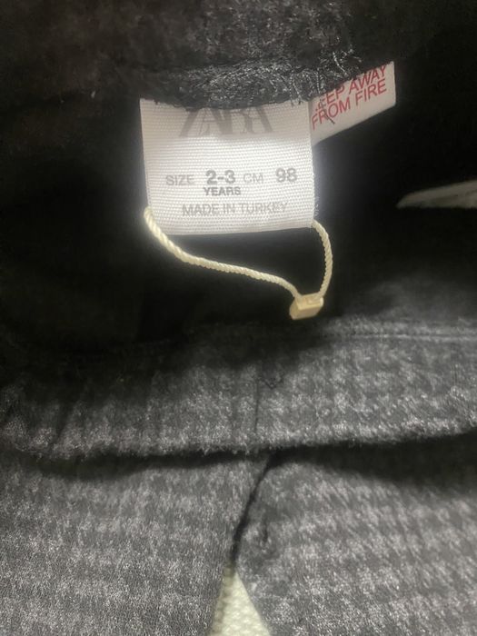 Нов официален Zara панталон 2-3 г., 98 см.