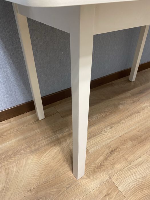 Кухонный стол из дерева